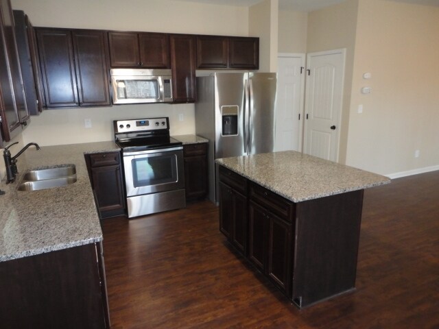 Building Photo - 425 Hardaway Pt
