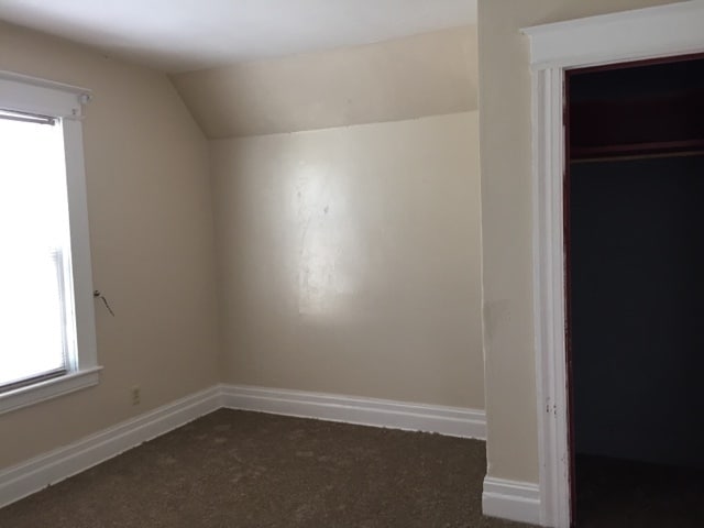 Building Photo - HUGE SINGLE FAMILY FOR RENT !!