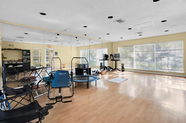 Building Photo - 2500 Winding Creek Blvd