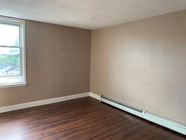 Building Photo - 934 County St