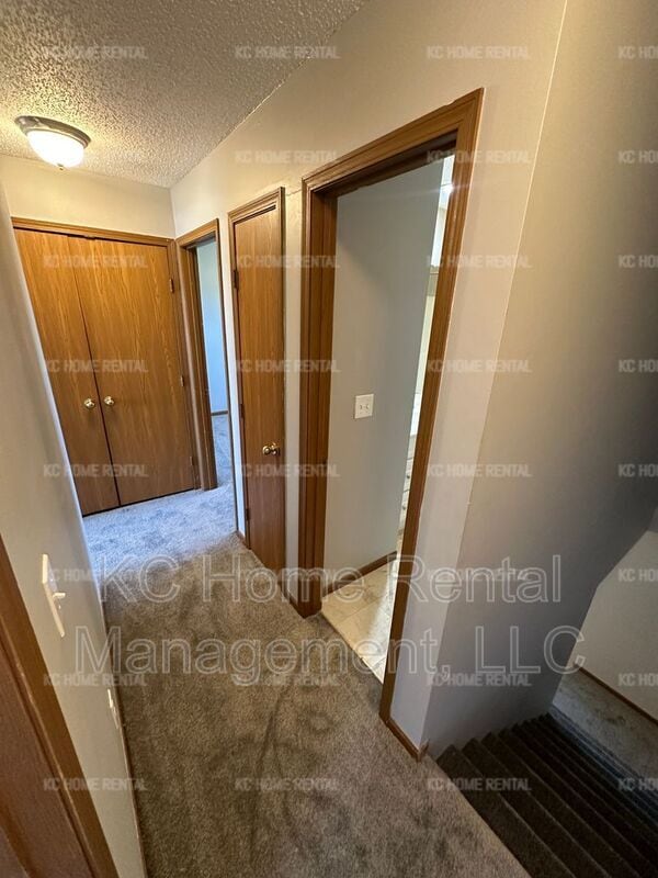 Building Photo - 502 Sky Vue Dr