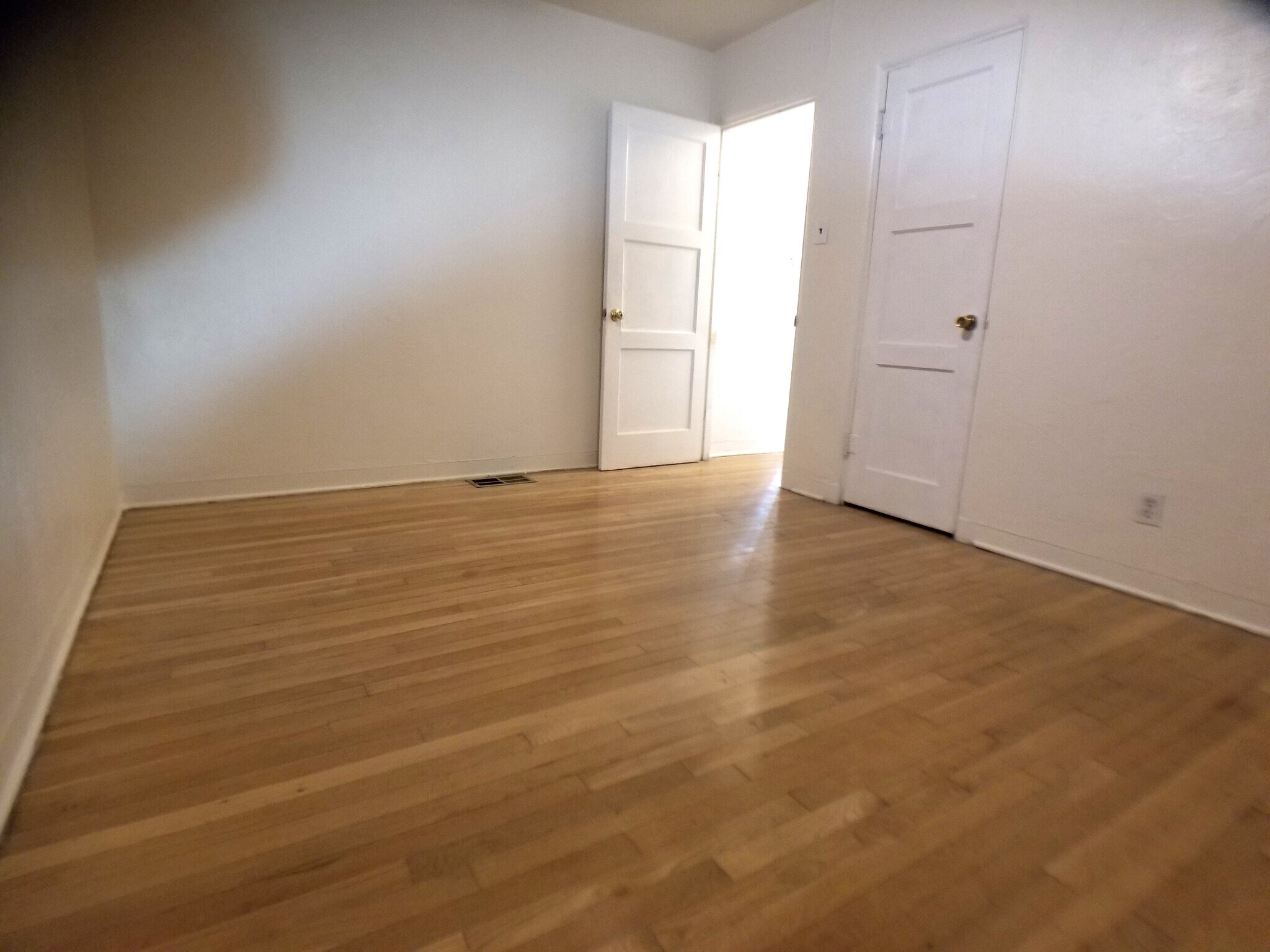 Building Photo - 1904 Lead Ave SE