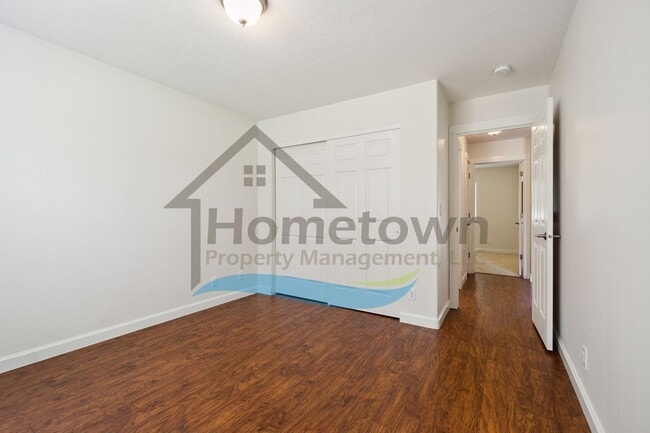 Building Photo - SHORT TERM LEASE ONLY (July 14 – Aug 31): 3 Bedroom 2 Bathroom Home with Attached 2 Car Garage Av...
