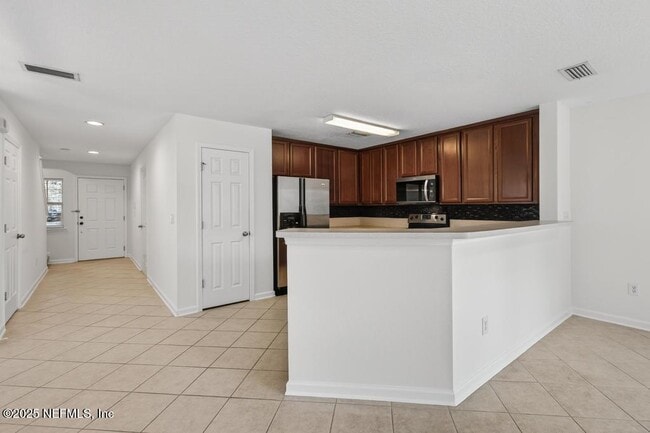 Building Photo - 411 Walnut Dr