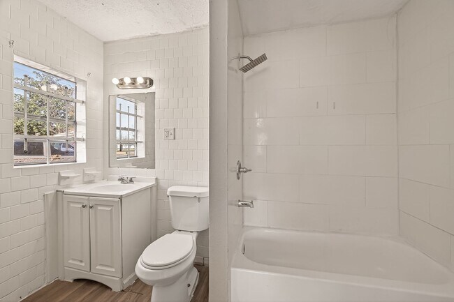 Building Photo - Affordable 4-Bedroom 2-Bathroom Convenient South Houston Home Near Medical Center & City Access