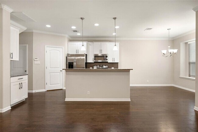 Building Photo - 13400 Briarwick Dr
