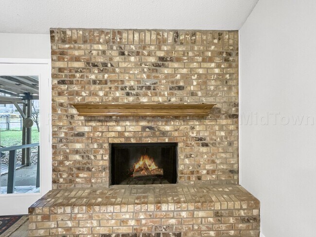 Building Photo - 841 S Atkerson Ln
