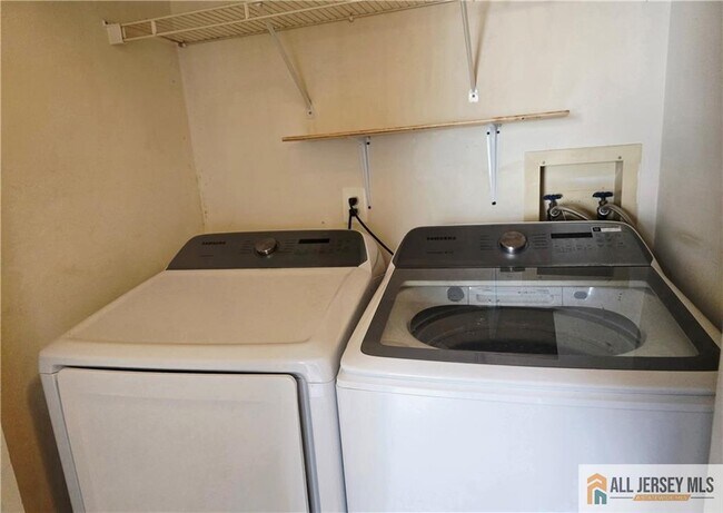 Building Photo - 2267 Waterbridge Dr