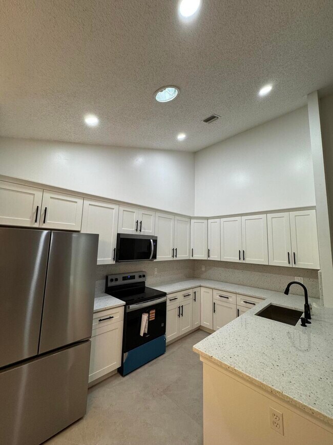 Building Photo - 1148 Summit Trail Cir