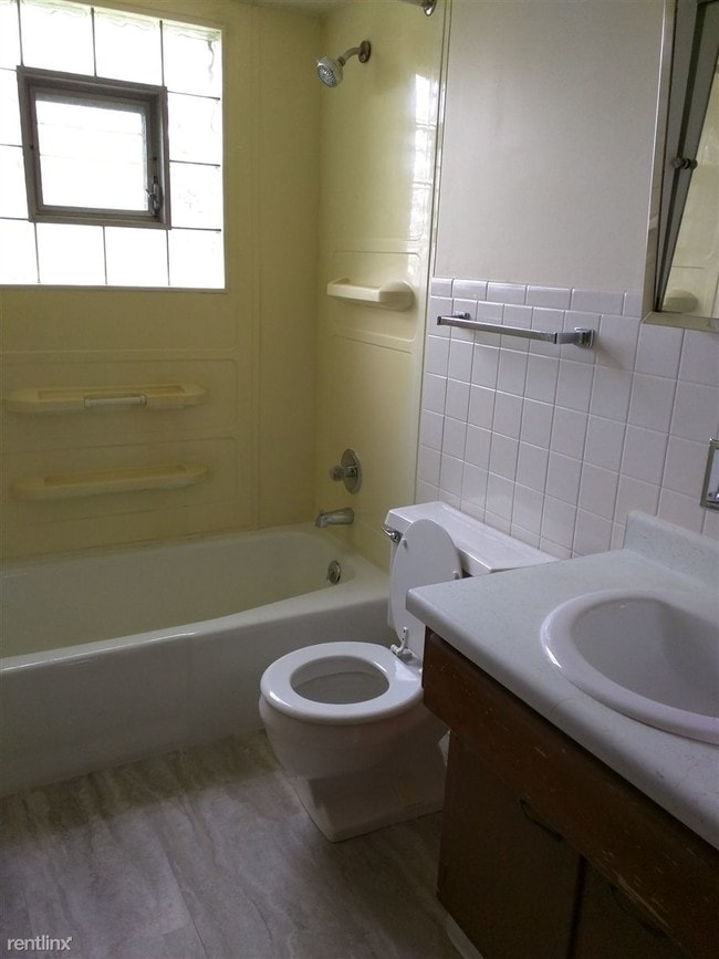 Building Photo - 2171 Vernon Dr