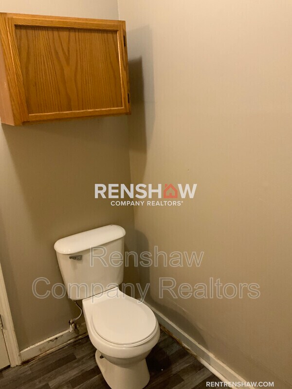 Building Photo - 410 N Connell Ave