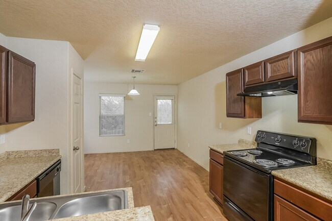 Building Photo - 10607 Hunters Pond