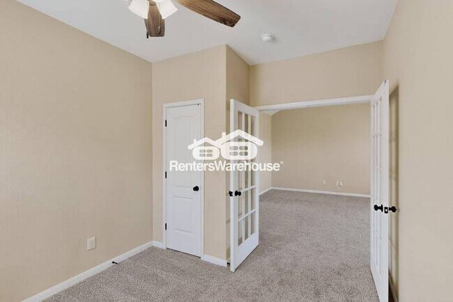Building Photo - MOVE IN READY COMPLETELY UPDATED - 3BED/2B...