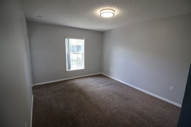 Building Photo - 3940 Stonefield Dr