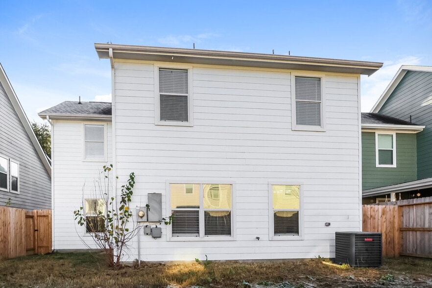 Building Photo - 10110 Berrybriar Ln