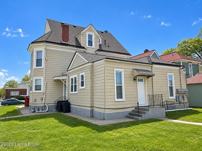 Building Photo - 1847 E Oak St