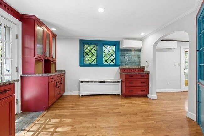 Building Photo - 36 Risley Rd