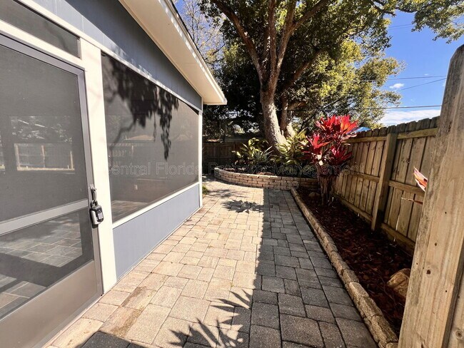 Building Photo - 807 Morocco Ave