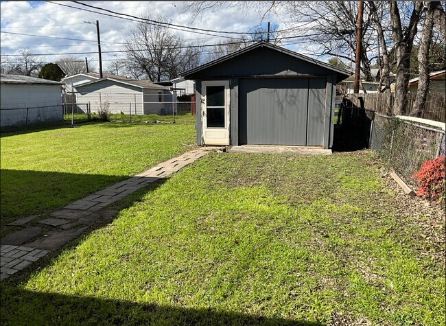 Building Photo - Charming 3-Bedroom Home in San Antonio - P...