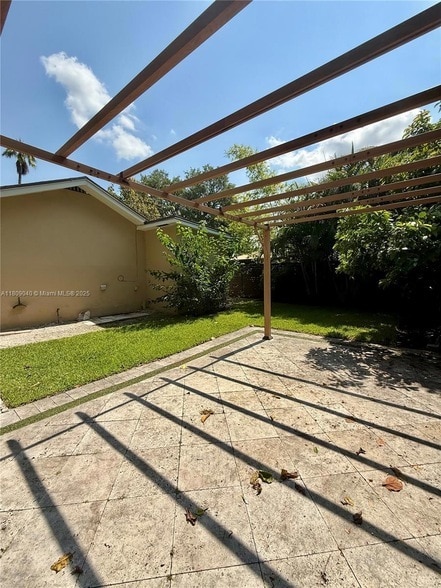 Building Photo - 4456 SW 10th St