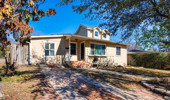 Building Photo - Classic home in the heart of Terrell Heights