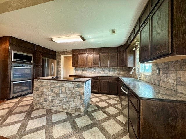 Building Photo - 3810 N Rainbow Farm Rd