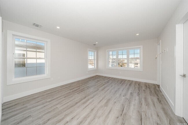 Building Photo - 2800 Ocean Ave