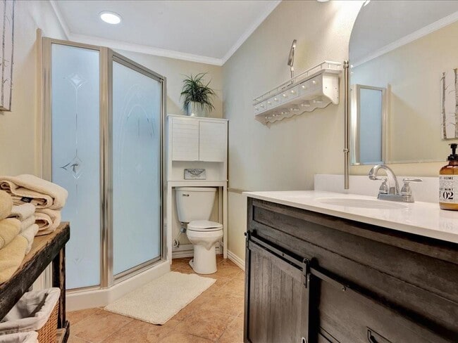 Building Photo - 683 Water View Dr