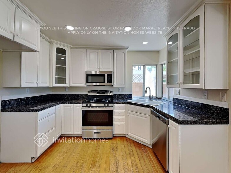 Building Photo - 28121 Orangegrove Ave