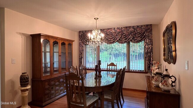 Building Photo - 275 Bloomingrove Dr