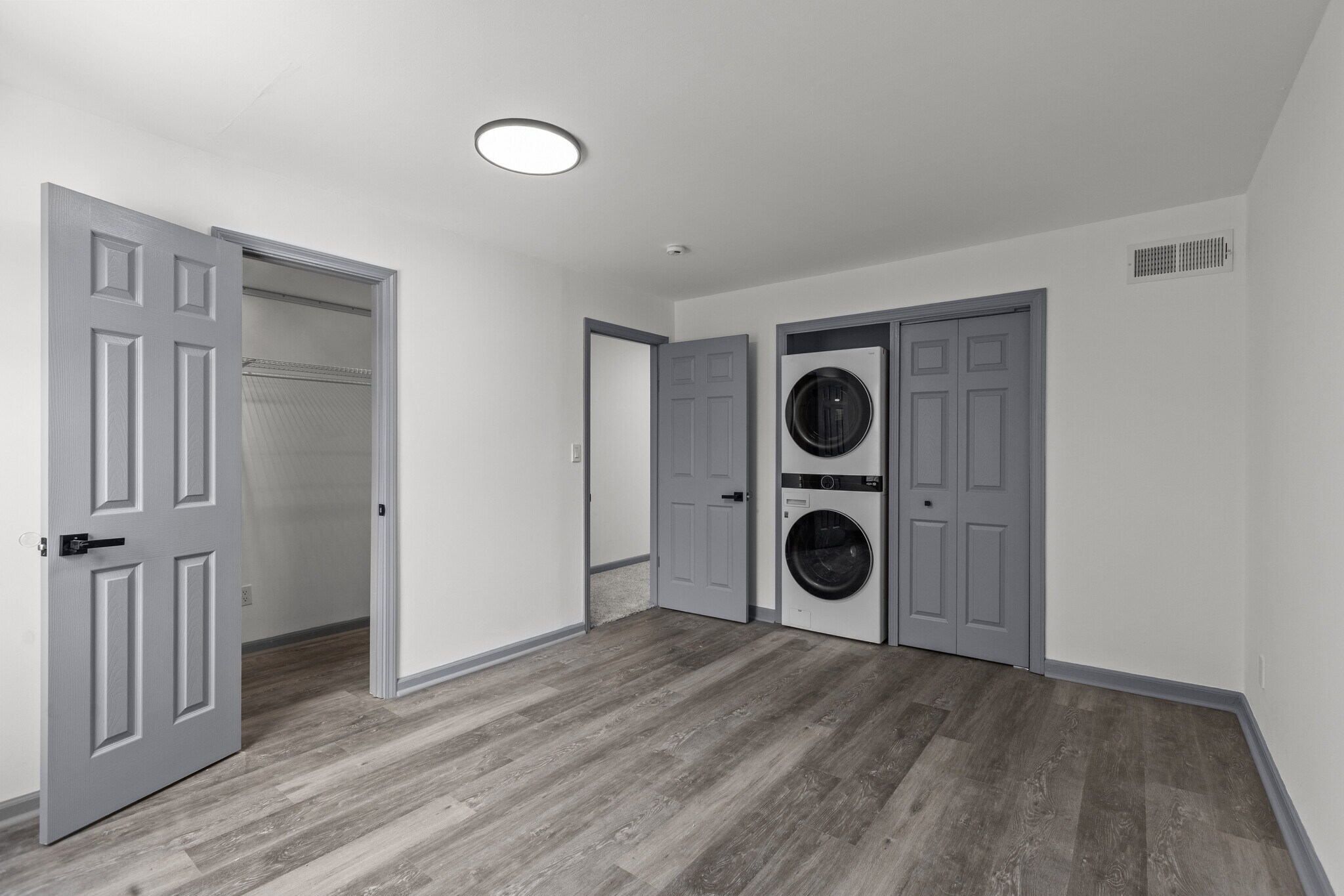 Building Photo - 546 Carriage Cir