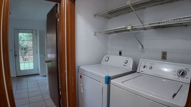 Building Photo - Freshly Remodeled 3 BR 2 BA Townhome Located Minutes From Doak Campbell Stadium!