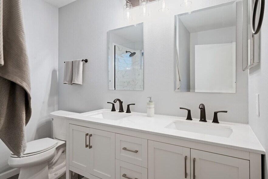 Building Photo - 3437 E Tonto Ln