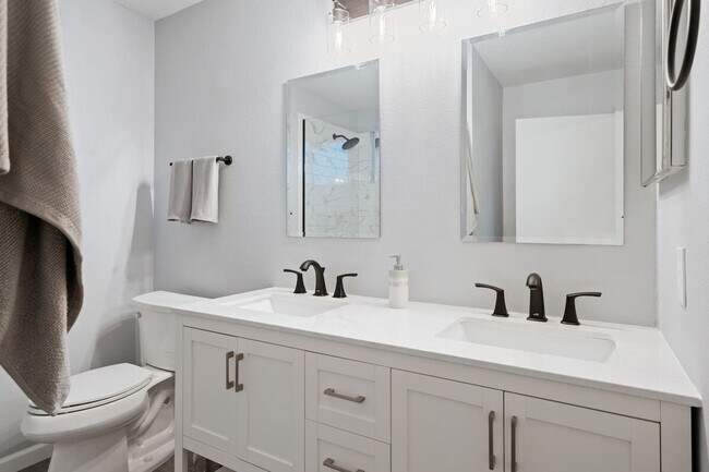 Building Photo - 3437 E Tonto Ln