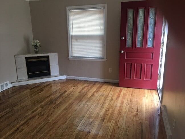 Building Photo - 20037 Schaefer Hwy