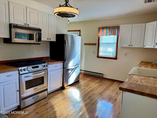 Building Photo - 520 Lloyd Rd