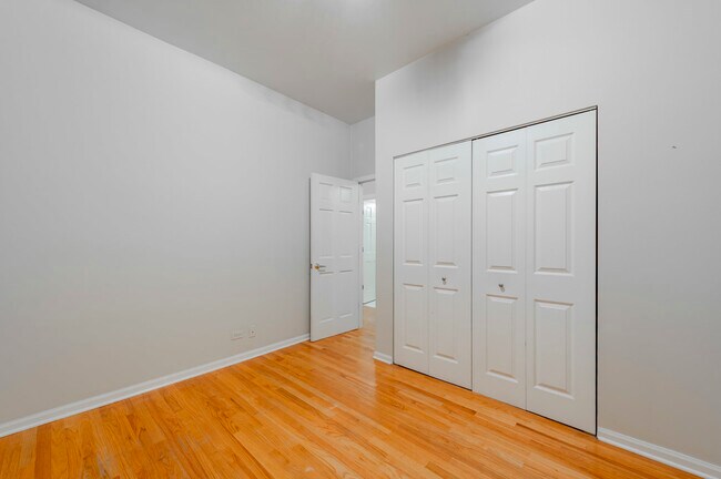 Building Photo - 1017 W Dakin St