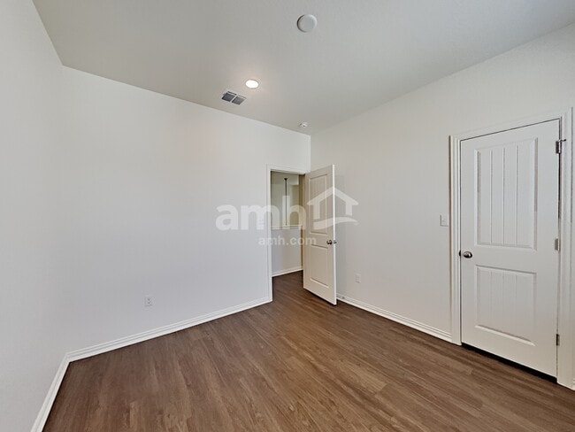 Building Photo - 2738 Meadowood Heights