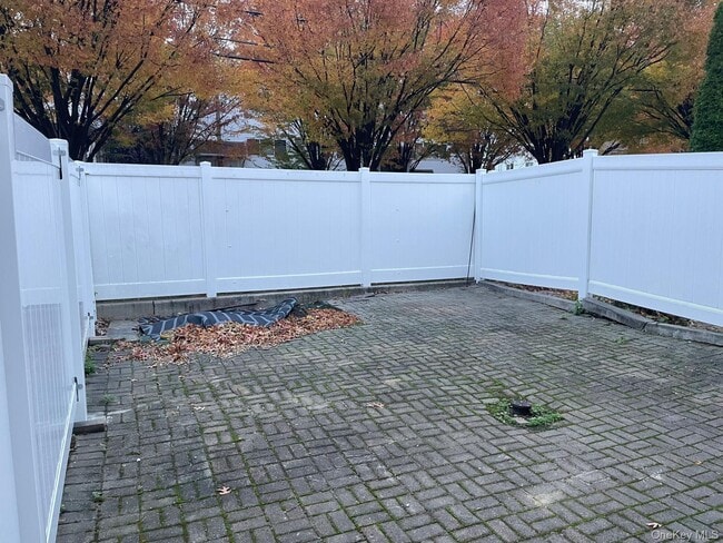 Building Photo - 7 Dune Ct