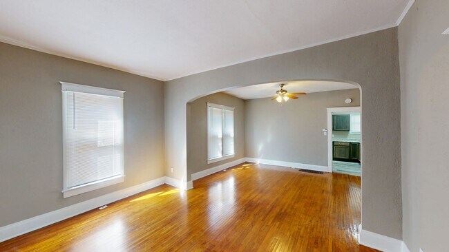 Building Photo - 621 N Dixon Ave