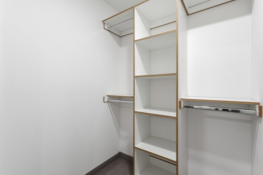 Building Photo - 1400 Hibiscus Ave