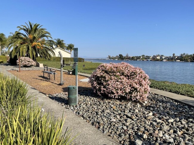 Building Photo - 138 Del Oro Lagoon