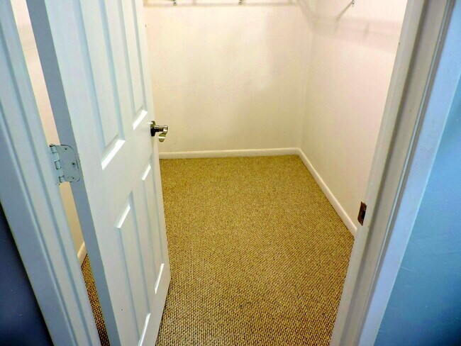 Building Photo - 6198 Riverwalk Ln