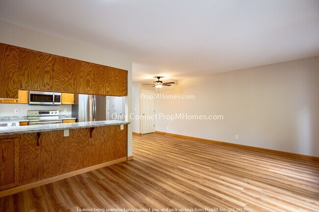 Building Photo - Open-Concept Living with Easy Portland Com...