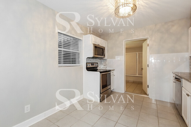 Building Photo - Spacious 3BR Home Awaits You!
