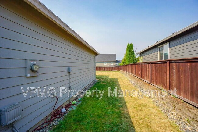 Building Photo - 10002 NE 115th Ave