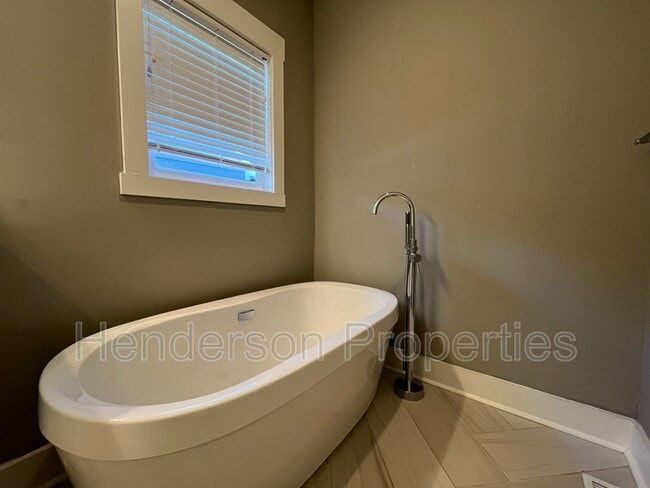 Building Photo - 705 Baldwin Ave