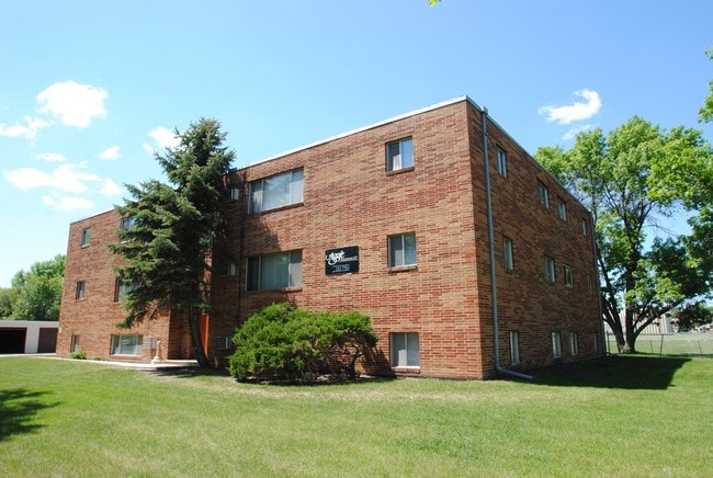 Main Photo - 102 5th St E
