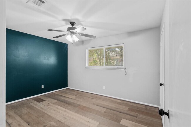 Building Photo - 5019 Oak Forest Dr