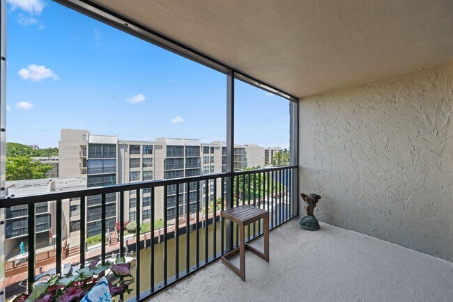 Building Photo - 12 Royal Palm Way